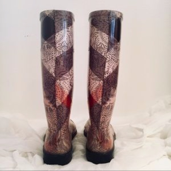 Burberry Ltd Ed Lace Over Signature Check Rainboot - Picture 4 of 8